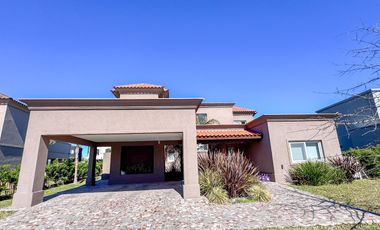 VENTA- HERMOSA CASA EN ALTOS DE CAMPO GRANDE