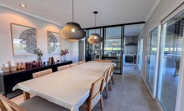 VENTA- HERMOSA CASA EN ALTOS DE CAMPO GRANDE