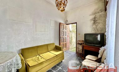 PH EN PLANTA BAJA POR PASILLO 3 AMB. 2 DORMIT., PATIO, TERRAZA CON GALPON