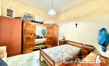 PH EN PLANTA BAJA POR PASILLO 3 AMB. 2 DORMIT., PATIO, TERRAZA CON GALPON