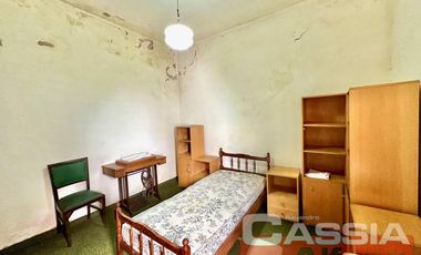 PH EN PLANTA BAJA POR PASILLO 3 AMB. 2 DORMIT., PATIO, TERRAZA CON GALPON