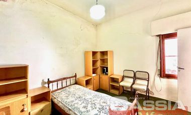 PH EN PLANTA BAJA POR PASILLO 3 AMB. 2 DORMIT., PATIO, TERRAZA CON GALPON