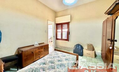 PH EN PLANTA BAJA POR PASILLO 3 AMB. 2 DORMIT., PATIO, TERRAZA CON GALPON