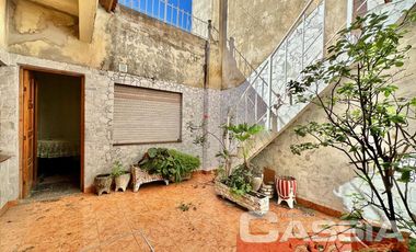 PH EN PLANTA BAJA POR PASILLO 3 AMB. 2 DORMIT., PATIO, TERRAZA CON GALPON