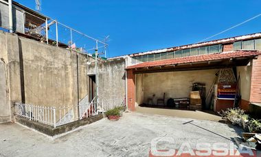 PH EN PLANTA BAJA POR PASILLO 3 AMB. 2 DORMIT., PATIO, TERRAZA CON GALPON