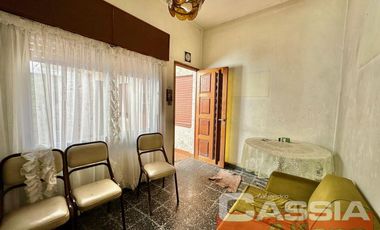 PH EN PLANTA BAJA POR PASILLO 3 AMB. 2 DORMIT., PATIO, TERRAZA CON GALPON