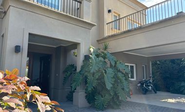 Casa en venta con Renta en La Lomada de Pilar