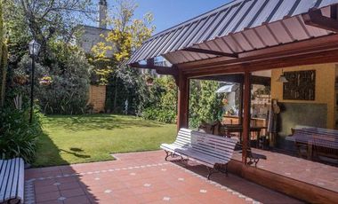 Chalet en venta. 4 dormit. 3 baños.Garage doble. Parque