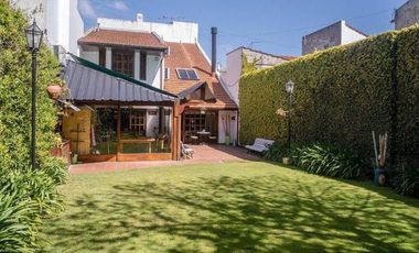 Chalet en venta. 4 dormit. 3 baños.Garage doble. Parque