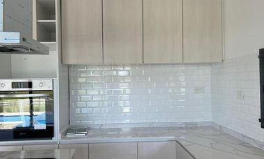 VENTA  CASA 6 ambientes a la Laguna en Barrio San Sebastian AREA 10 - APTO CREDITO