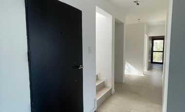 VENTA  CASA 6 ambientes a la Laguna en Barrio San Sebastian AREA 10 - APTO CREDITO