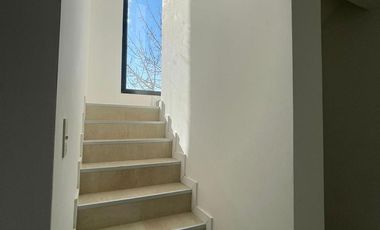 VENTA  CASA 6 ambientes a la Laguna en Barrio San Sebastian AREA 10 - APTO CREDITO