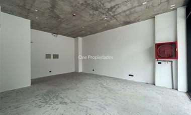 Local Comercial en Arriendo en Av. Las Condes, Metro Hernando de Magallanes