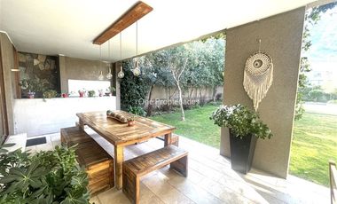 Casa en Arriendo en Elegante casa Mediterranea -5 Suite - Los Nogales