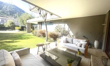 Casa en Arriendo en Elegante casa Mediterranea -5 Suite - Los Nogales