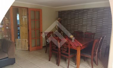 Casa en Venta en Rojas Magallanes / Jardin Alto