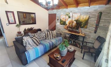 Casa en Venta en Metro Rojas Magallanes/ Villarrica