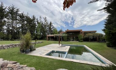 Casa en Venta en Condominio Polo de Manquehue II | Casa en Venta/Arriendo 4D5B | Colina | One Propiedades