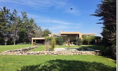 Casa en Arriendo en Condominio Polo de Manquehue II | Casa en Venta/Arriendo 4D5B | Colina | One Propiedades