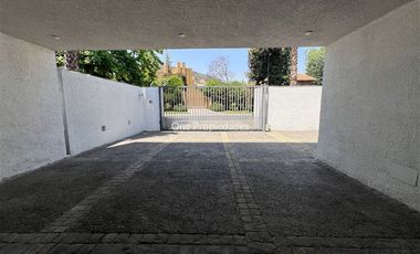 Casa en Arriendo en Santuario del Valle/Los Trapenses | Casa en Venta 5D4B | Lo Barnechea | One Propiedades