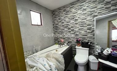 Casa en Venta en Presidente Errázuriz, casa en venta 5 dorm y 3 baños, gran jardín, Buin, One Propiedades