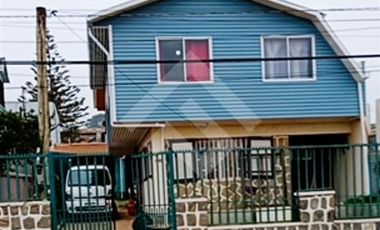 Casa en Venta en Av. de La Pi/ Av. El Peral/ Sexta Oriente Playa/ Provincia De San Antonio