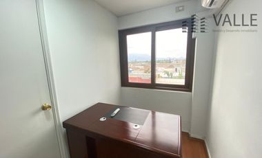 Venta oficina amoblada con estacionamiento Brasil.