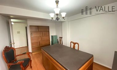 Venta oficina amoblada con estacionamiento Brasil.