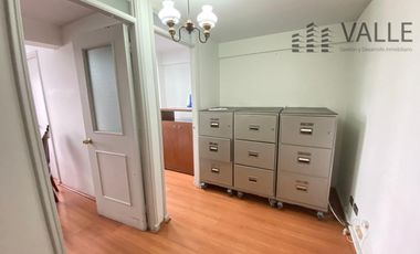 Arriendo oficina amoblada con estacionamiento Brasil.