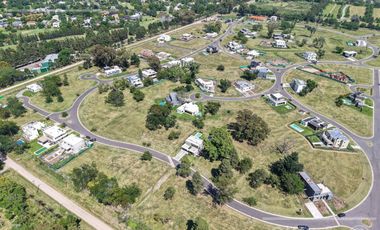 Excelente casa en obra sobre lote interno en San Juan Chico – Hudson, Berazategui