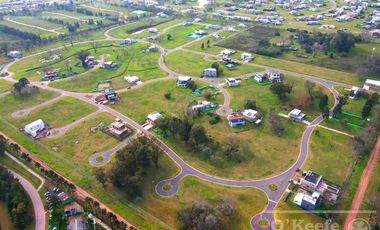 Excelente casa en obra sobre lote interno en San Juan Chico – Hudson, Berazategui
