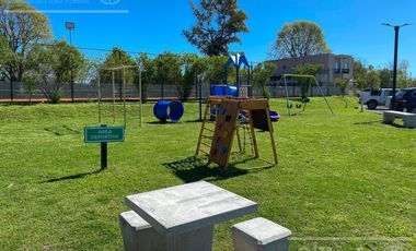 Excelente casa en obra sobre lote interno en San Juan Chico – Hudson, Berazategui