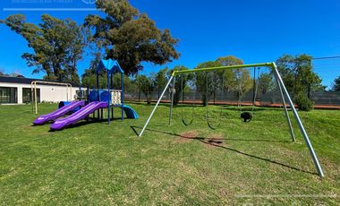 Excelente casa en obra sobre lote interno en San Juan Chico – Hudson, Berazategui