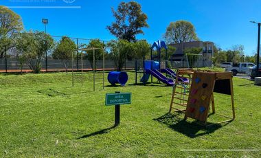 Excelente casa en obra sobre lote interno en San Juan Chico – Hudson, Berazategui