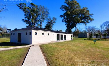Excelente casa en obra sobre lote interno en San Juan Chico – Hudson, Berazategui
