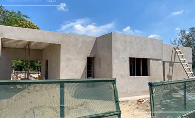 Excelente casa en obra sobre lote interno en San Juan Chico – Hudson, Berazategui