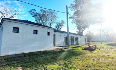 Excelente casa en obra sobre lote interno en San Juan Chico – Hudson, Berazategui