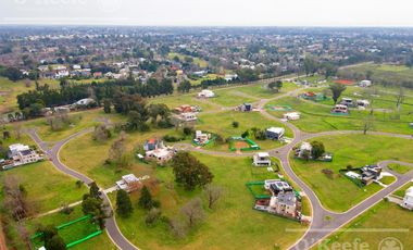 Excelente casa en obra sobre lote interno en San Juan Chico – Hudson, Berazategui