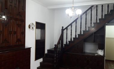 Chalet 4 amb. con quincho y patio