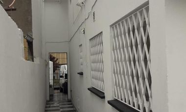 Chalet 4 amb. con quincho y patio