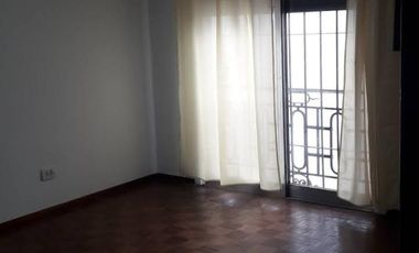 Chalet 4 amb. con quincho y patio