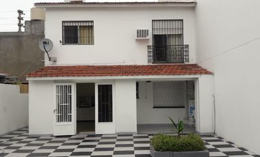 Chalet 4 amb. con quincho y patio