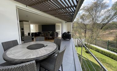 Casa con doble seguridad y vista al bosque a 5 mins de la caseta de acceso