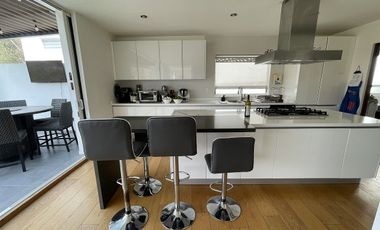 Casa con doble seguridad y vista al bosque a 5 mins de la caseta de acceso