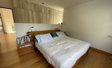 Casa con doble seguridad y vista al bosque a 5 mins de la caseta de acceso