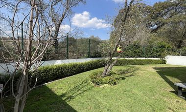 Casa con doble seguridad y vista al bosque a 5 mins de la caseta de acceso