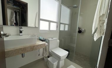 Casa con doble seguridad y vista al bosque a 5 mins de la caseta de acceso