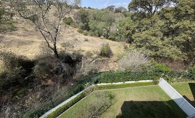 Casa con doble seguridad y vista al bosque a 5 mins de la caseta de acceso