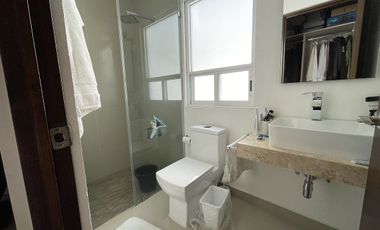 Casa con doble seguridad y vista al bosque a 5 mins de la caseta de acceso