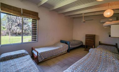 Casa quinta de 3 dormitorios con amplio jardín en Funes